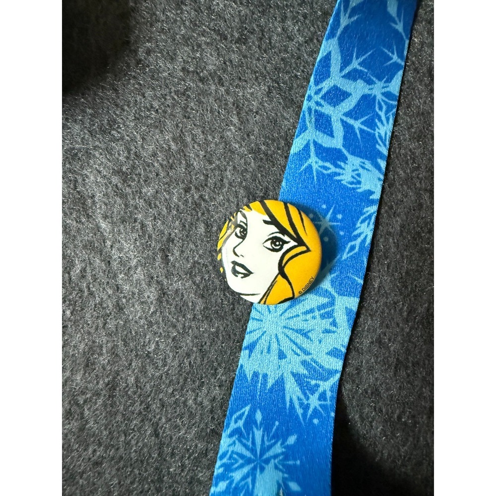 Disney FROZEN Lanyard Pin Starter Set (with extra pins) - Picture 9 of 9